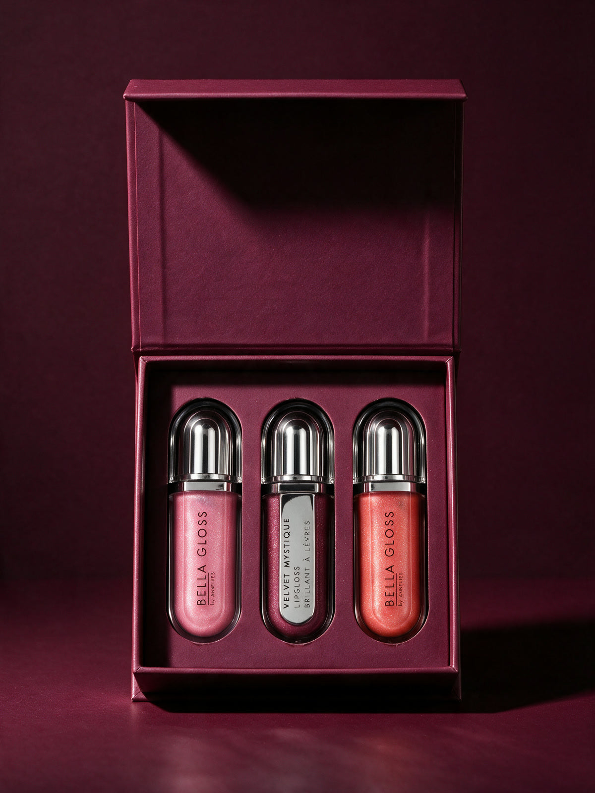 Le Bella Gloss Set dans sa boîte-cadeau ouverte, avec les trois teintes côte à côte