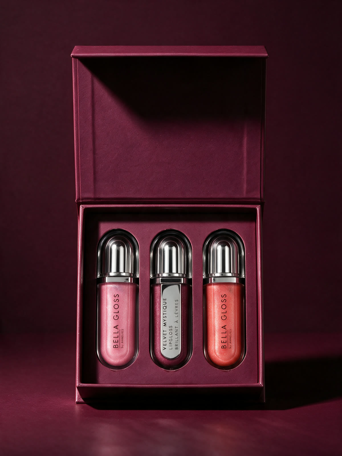 Le Bella Gloss Set dans son coffret cadeau ouvert, avec les trois teintes côte à côte